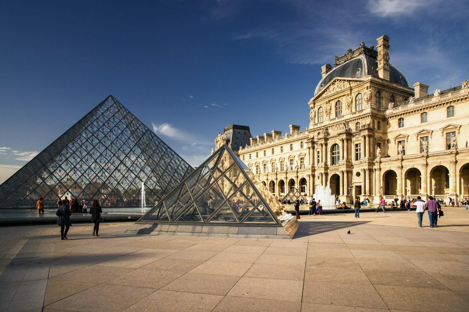 Тур до Лувру: «Мона Ліза» та інші шедеври чекають, щоб ними помилуватися!